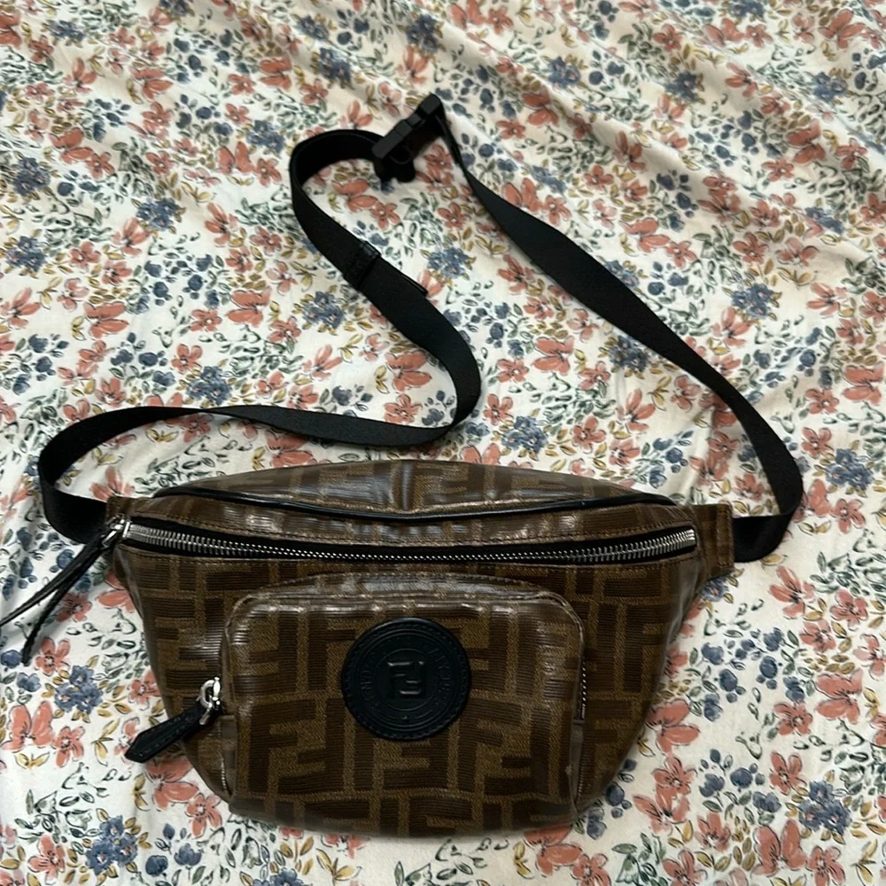 Fendi Fanny Pack cross body bag luxury casual sporty - Picture 1 of 9